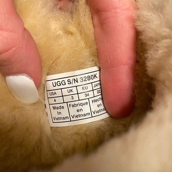 Bailey Bow UGG Boots - Picture 4 of 4